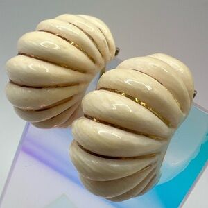 14k gold vintage earrings  80s